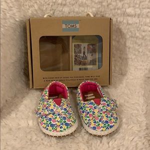 Toms Crib Alpargata Fuchsia Multi Floral